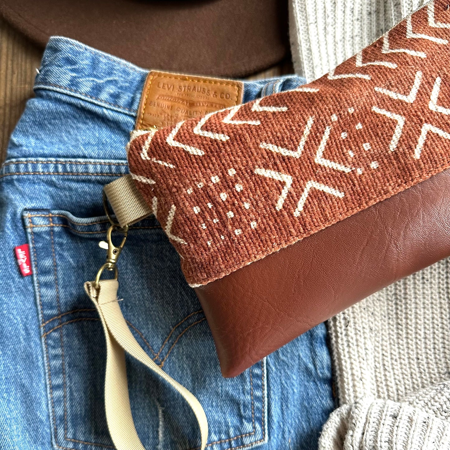 MUDCLOTH WRISTLET - Rust